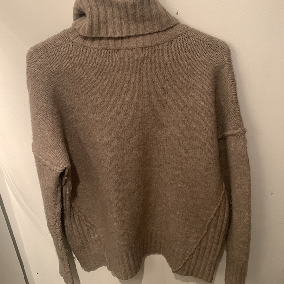 Super Warm Adrienne Vittadini Wool Blend Turtleneck Tan Sweater SZ Medium - Picture 7 of 8